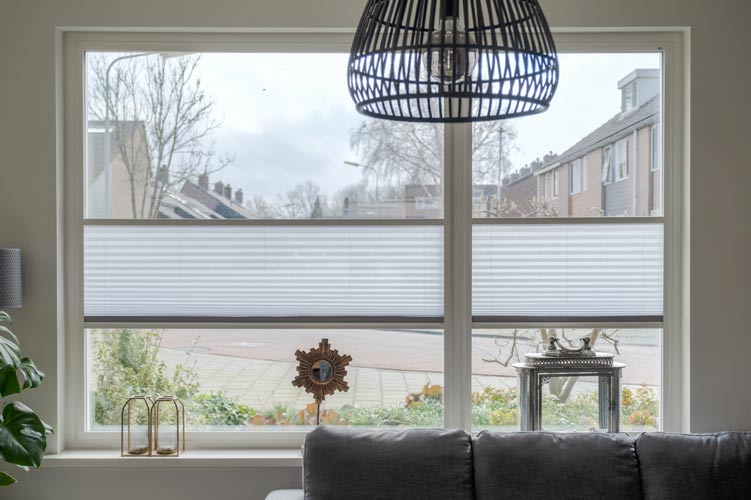 Bij Vinke Kozijnen bieden we een uitgebreide keuze aan raambekleding die niet alleen functioneel is, maar ook een prachtige sfeer creëert in elke ruimte.